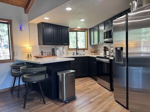 Private kitchen - Unique hillside, 2 building "Cabin Collective" with unbeatable views (Munds Park)