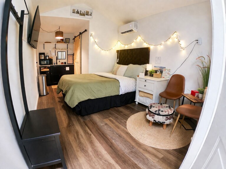 Tallahassee Tiny Home - Cozy, Quiet Nature Retreat - Tallahassee, FL