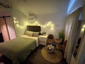 Free WiFi, bed sheets - Tallahassee Tiny Home - Cozy, Quiet Nature Retreat (Tallahassee)