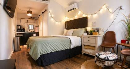 Tallahassee Tiny Home - Cozy, Quiet Nature Retreat