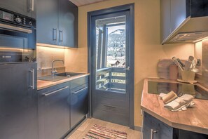 Fridge, microwave, oven, dishwasher - Bouchet Apartment & Balconies - Welkeys (Megève)