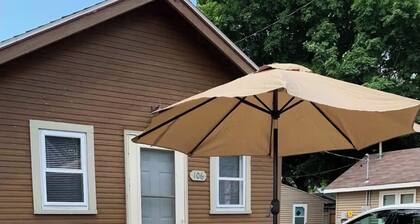 The Garage: A Historic Clear Lake Tiny Cabin with Hammock!