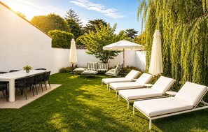 Outdoor dining - Luxueuse villa proche plage (Les Portes-en-Ré)