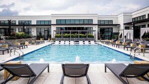 Outdoor pool - Enjoy a quiet environment in this spacious and serene space. (Atlanta)