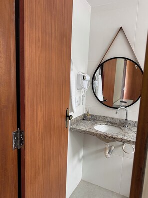 Doppia Basic | Bagno | Doccia, asciugacapelli, asciugamani, sapone