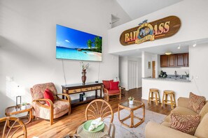 TV - Maalaea Oceanview 1BD + Loft Getaway (Wailuku)