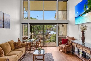 TV - Maalaea Oceanview 1BD + Loft Getaway (Wailuku)
