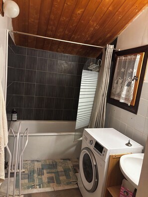 Bathroom - Vrbo Property (Saint-Gervais-les-Bains)