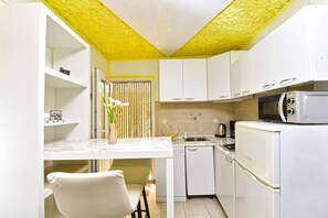 Coffee/tea maker, fridge, microwave, stovetop - Apartment 2428/206887 (Istria - Pula), 4500m from the beach (Pula)
