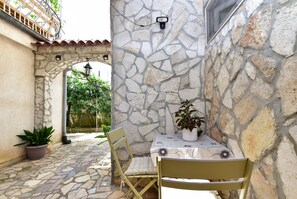 Outdoor dining - Apartment 2428/206887 (Istria - Pula), 4500m from the beach (Pula)