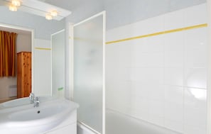 Bathroom - Studio au calme avec accès piscine (Font Romeu)