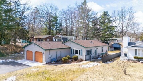 Houghton lake 2 bedroom 2 bath ranch in Prudenville - perfect relaxing getaways…
