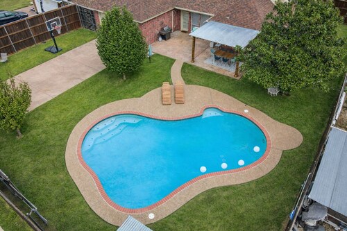 Luxury Retreat 6BR/3.5BA | Pool, Hot Tub & Game Room