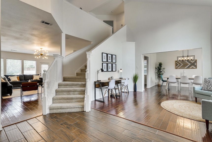 Luxury Retreat 6br/3.5ba | Pool, Hot Tub & Game Room - Rowlett, TX