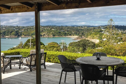 Tiri Heights - Elegant Coastal Retreat