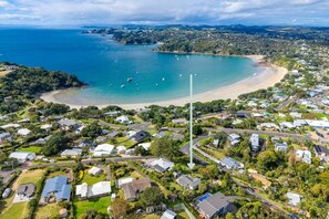 Beach - Tiri Heights - Elegant Coastal Retreat (Waiheke Island)