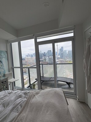2 bedrooms, WiFi, bed sheets - Luxury 2- Bed + Den Condo | Liberty Village | 19th Floor | CN Tower & Lake Views (Toronto)