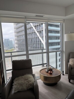 Living area - Luxury 2- Bed + Den Condo | Liberty Village | 19th Floor | CN Tower & Lake Views (Toronto)