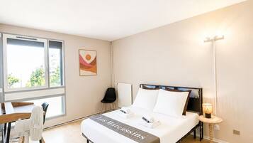 5 bedrooms, desk, iron/ironing board, free WiFi