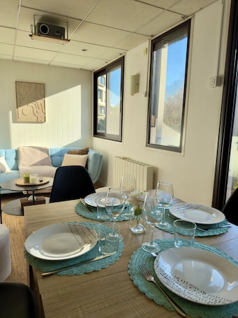 Dining. Les Marcassins - Private cinema - Alpexpo - 5 rooms