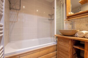 Comfort Apartment, Mountain View | Bathroom amenities | Free toiletries, hair dryer, towels, soap