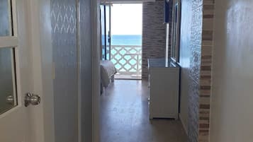 Studio, 2 Queen Beds, Beach View | Laptop workspace, free WiFi
