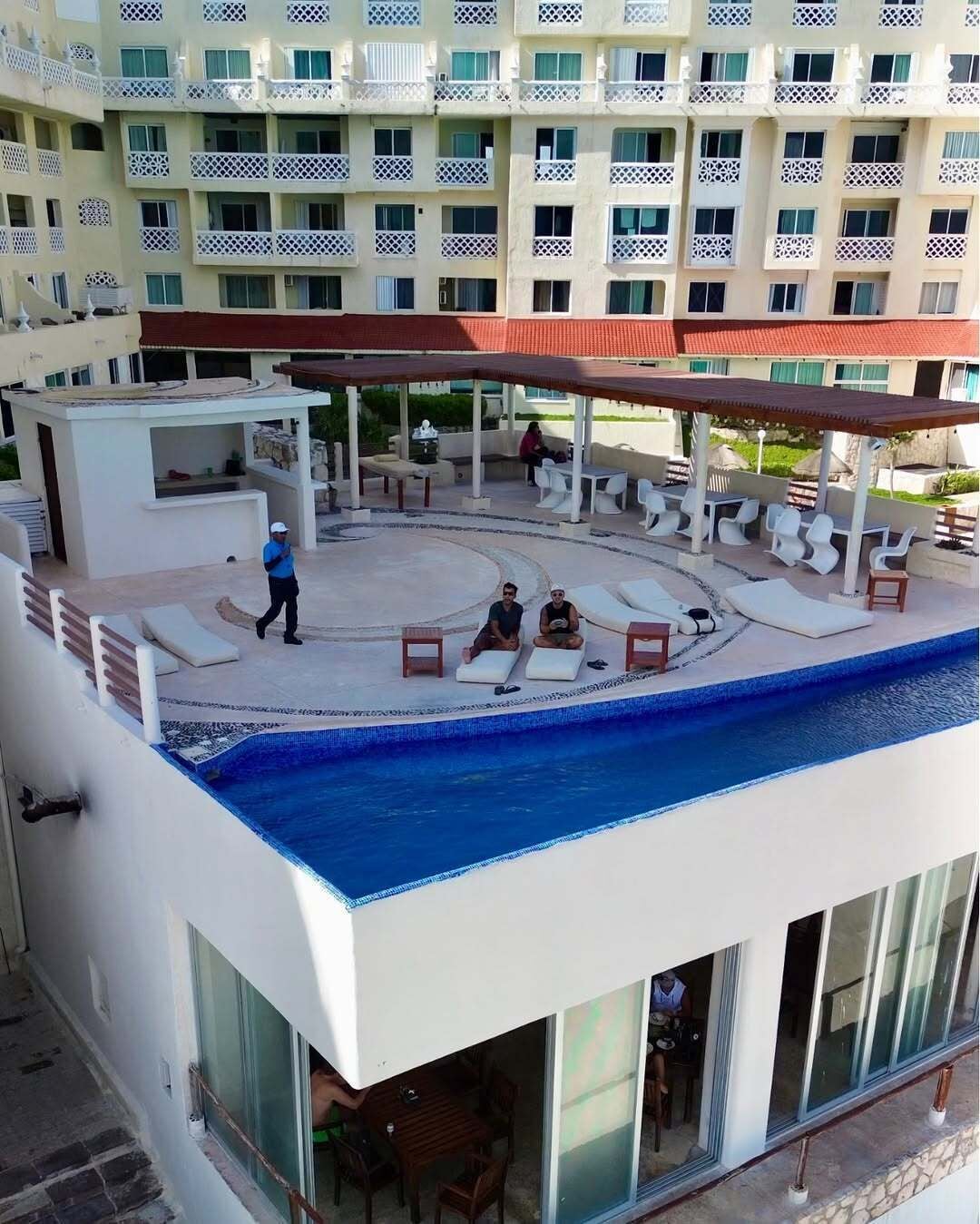 Comfort Studio Suite, Multiple Beds, Ground Floor | Rooftop pool | Outdoor pool, open 7:00 AM to 9:00 PM, pool umbrellas, pool loungers