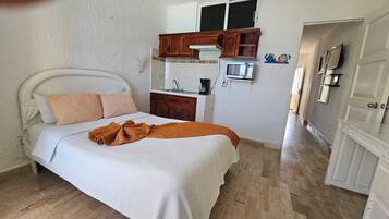 Studio - 2 queensize-sÀngar - utsikt mot stranden | Arbetsyta för laptop och gratis wi-fi