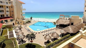 Comfort Studio Suite, Multiple Beds, Ground Floor | Pool | Outdoor pool, open 7:00 AM to 9:00 PM, pool umbrellas, sun loungers