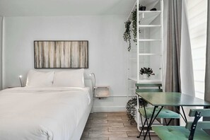 Internet, bed sheets - Modern Studio in Miramar | Walk to Convention Ctr (San Juan)