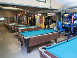 Games room - 2 Bedroom Sleeps 8 Condo in Massanutten's Mountainside Villas - 2 Waterparks! (McGaheysville)