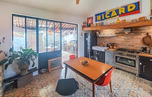 Fridge, microwave, oven, stovetop - Stunning home in Cessenon sur Orb (Cessenon sur Orb)