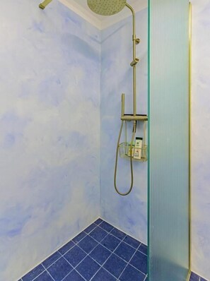 Shower, towels - Au Logis Noisette - SAINT LOUP GEANGES (SAINT LOUP GEANGES)