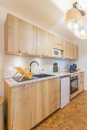 Microwave, oven, dishwasher - Au Logis Noisette - SAINT LOUP GEANGES (SAINT LOUP GEANGES)