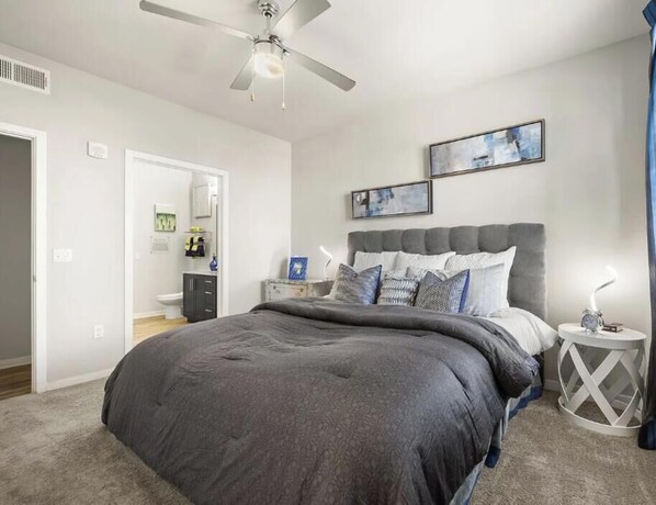 Room - Cozy Arizona Home with Modern Comforts (Mesa)