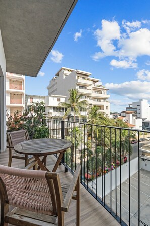Outdoor dining - Villa Borghese Roma · Condo in Trendy Versailles (Puerto Vallarta)