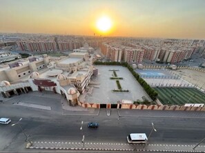 Exterior - Lovely 3-bedroom apartment with AC in peaceful Cairo Governorate (Cairo Governorate)