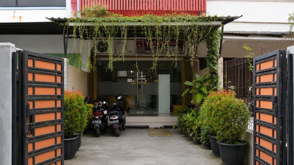 Nusantara Tajur Bogor Hostel By Reccoma - Bogor