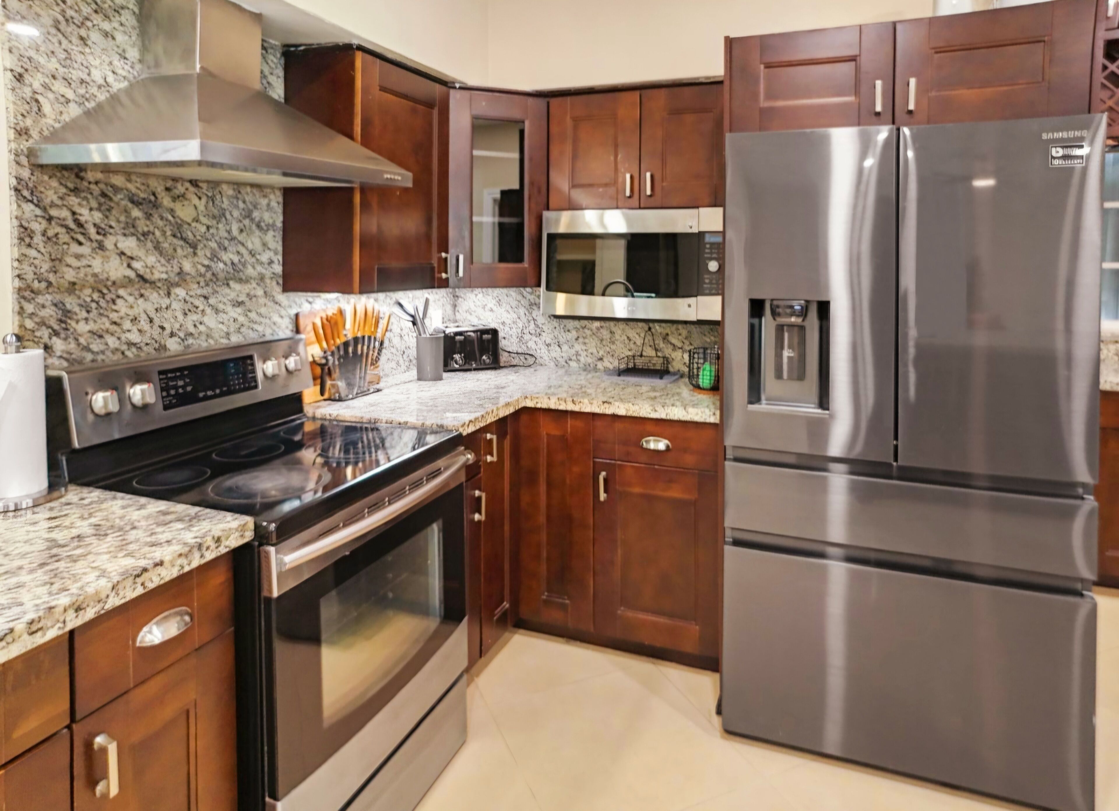 Fridge, microwave, oven, stovetop