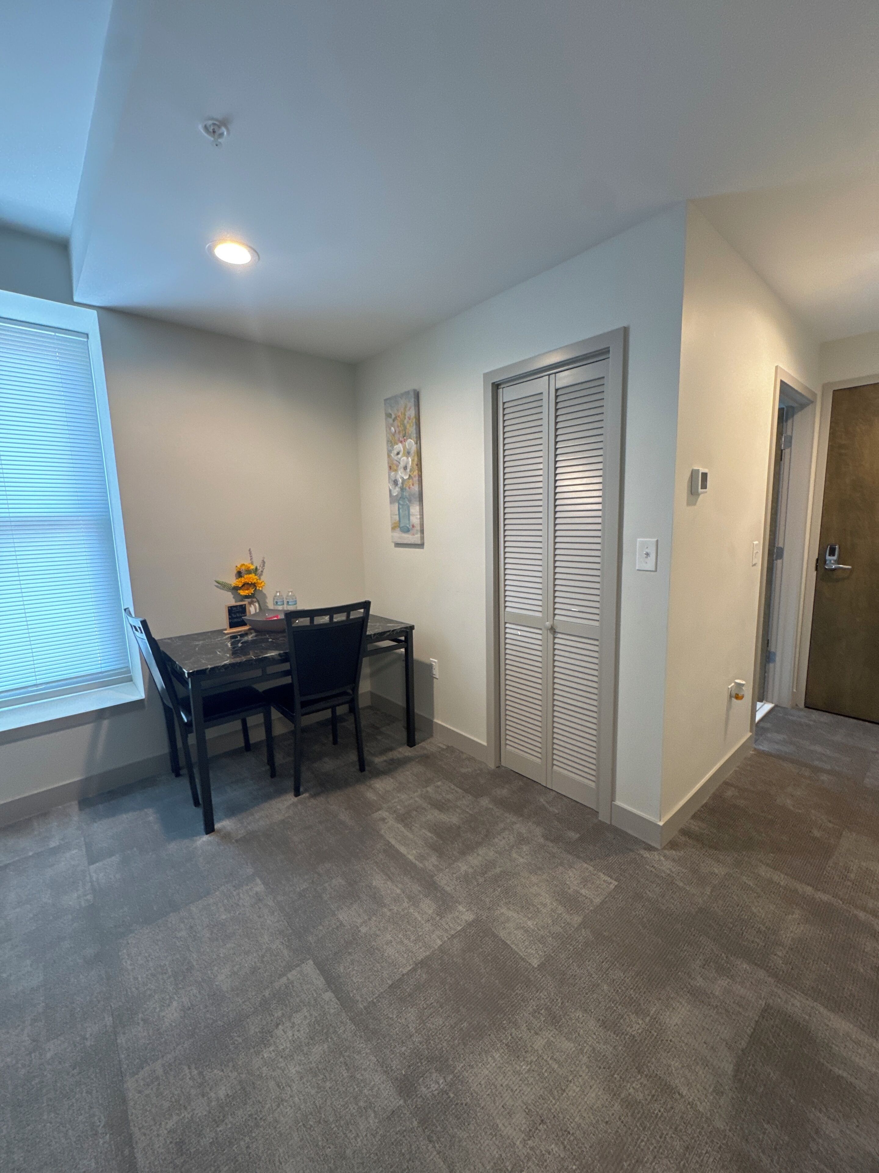 Room 306 | Tabla de planchar con plancha y wifi gratis 