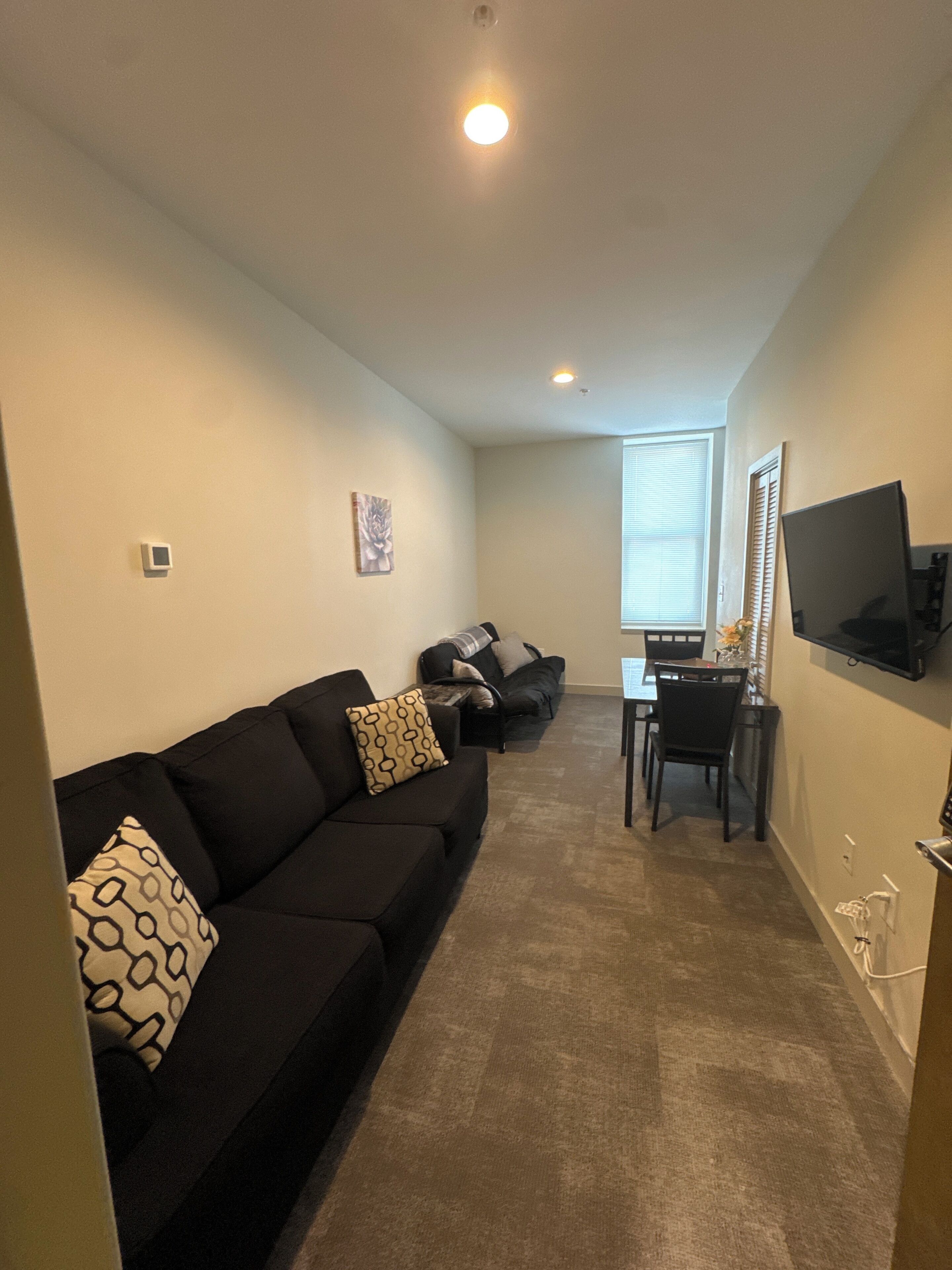 Room 202 | Tabla de planchar con plancha y wifi gratis 