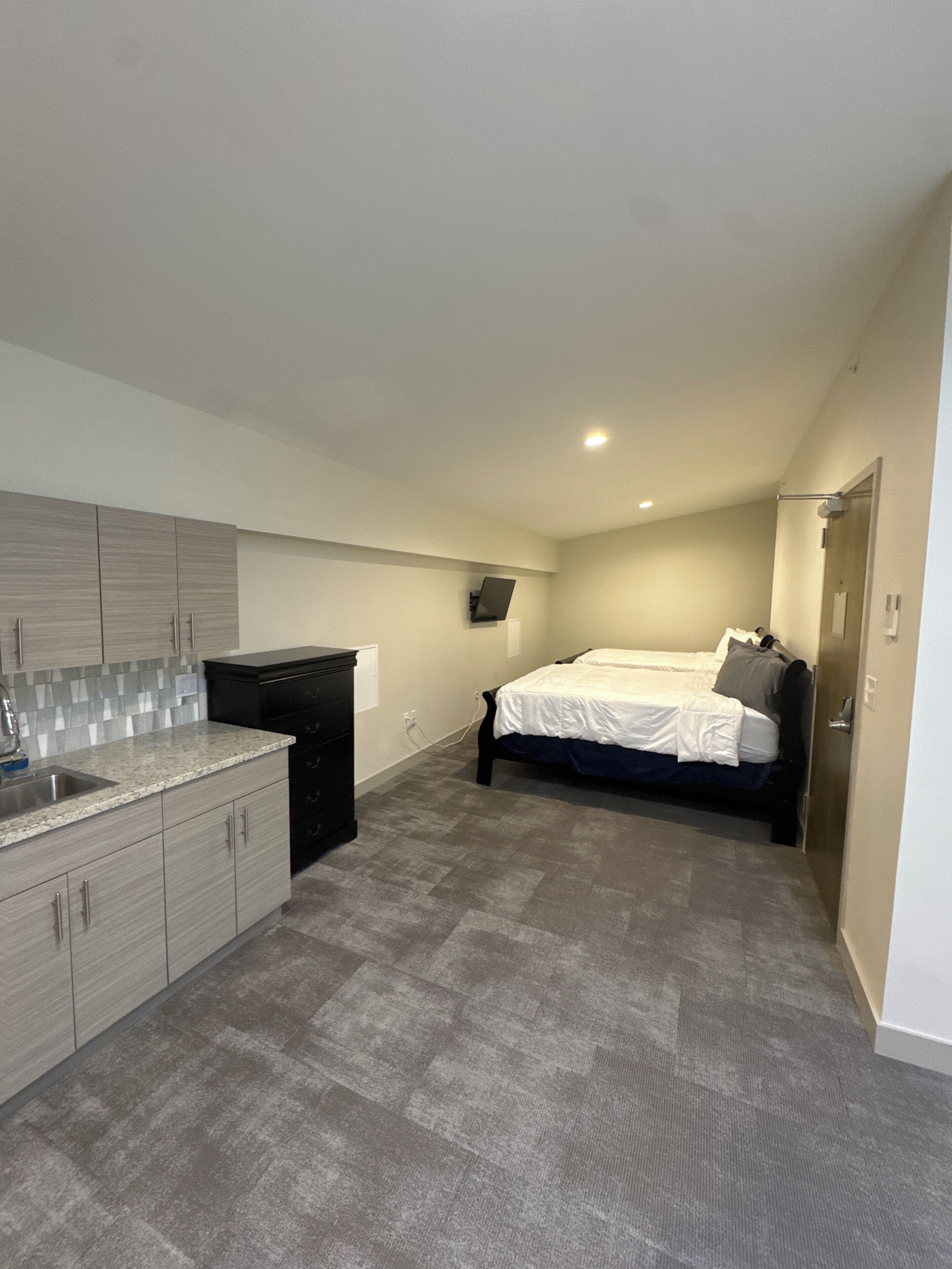 Room 302  | Tabla de planchar con plancha y wifi gratis 