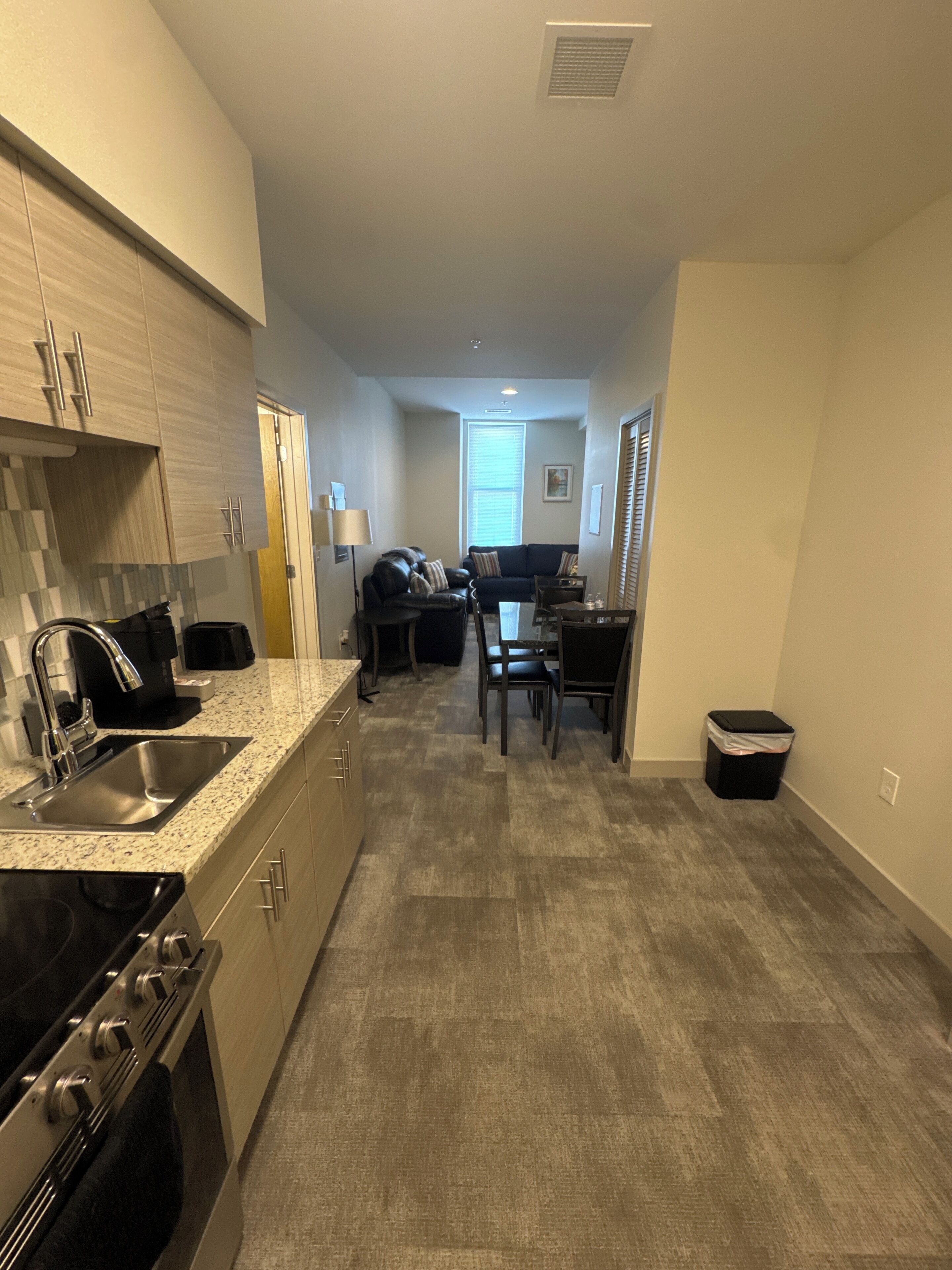Room 203 | Área de sala de estar