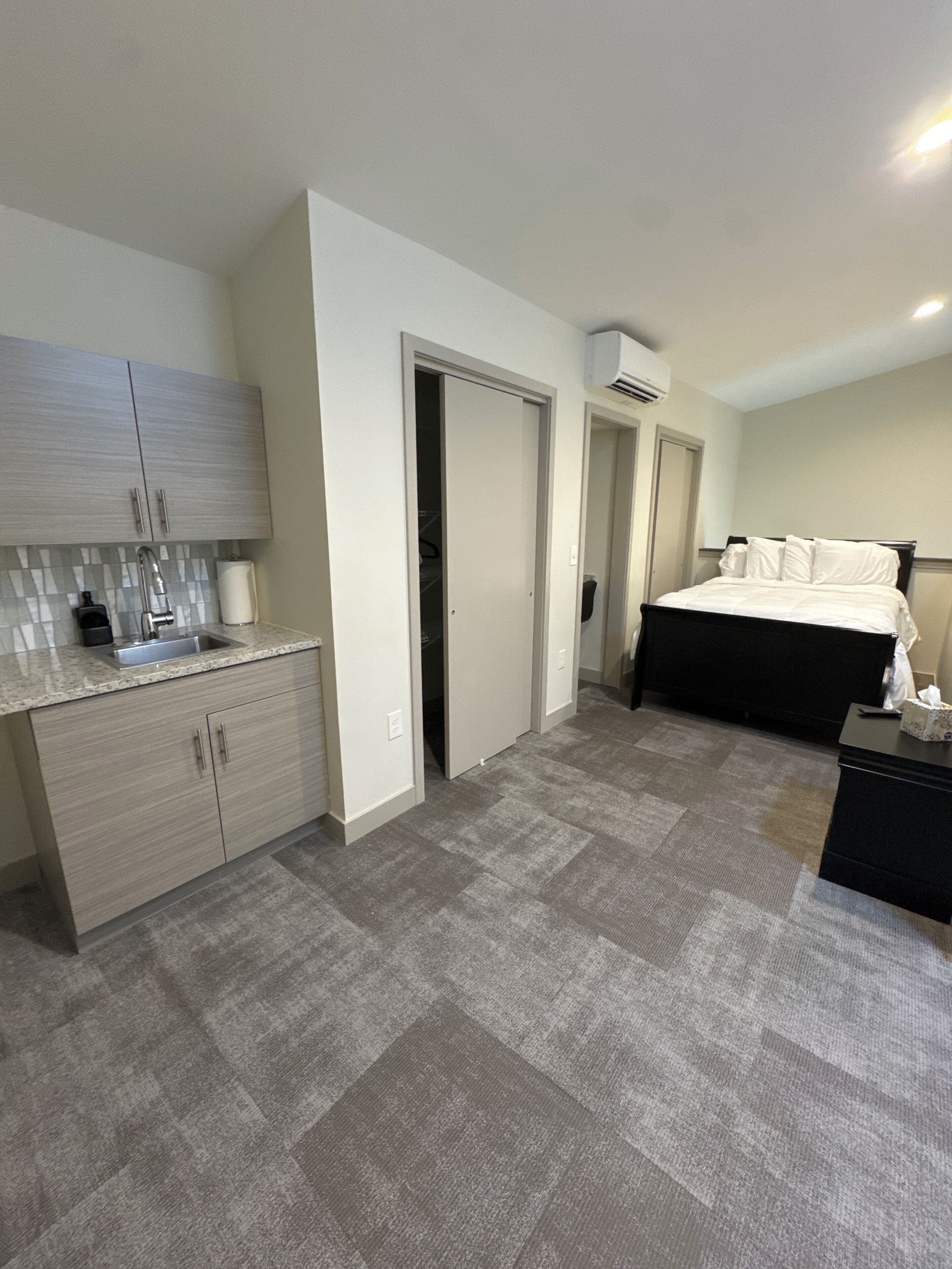 Room 301 | Tabla de planchar con plancha y wifi gratis 