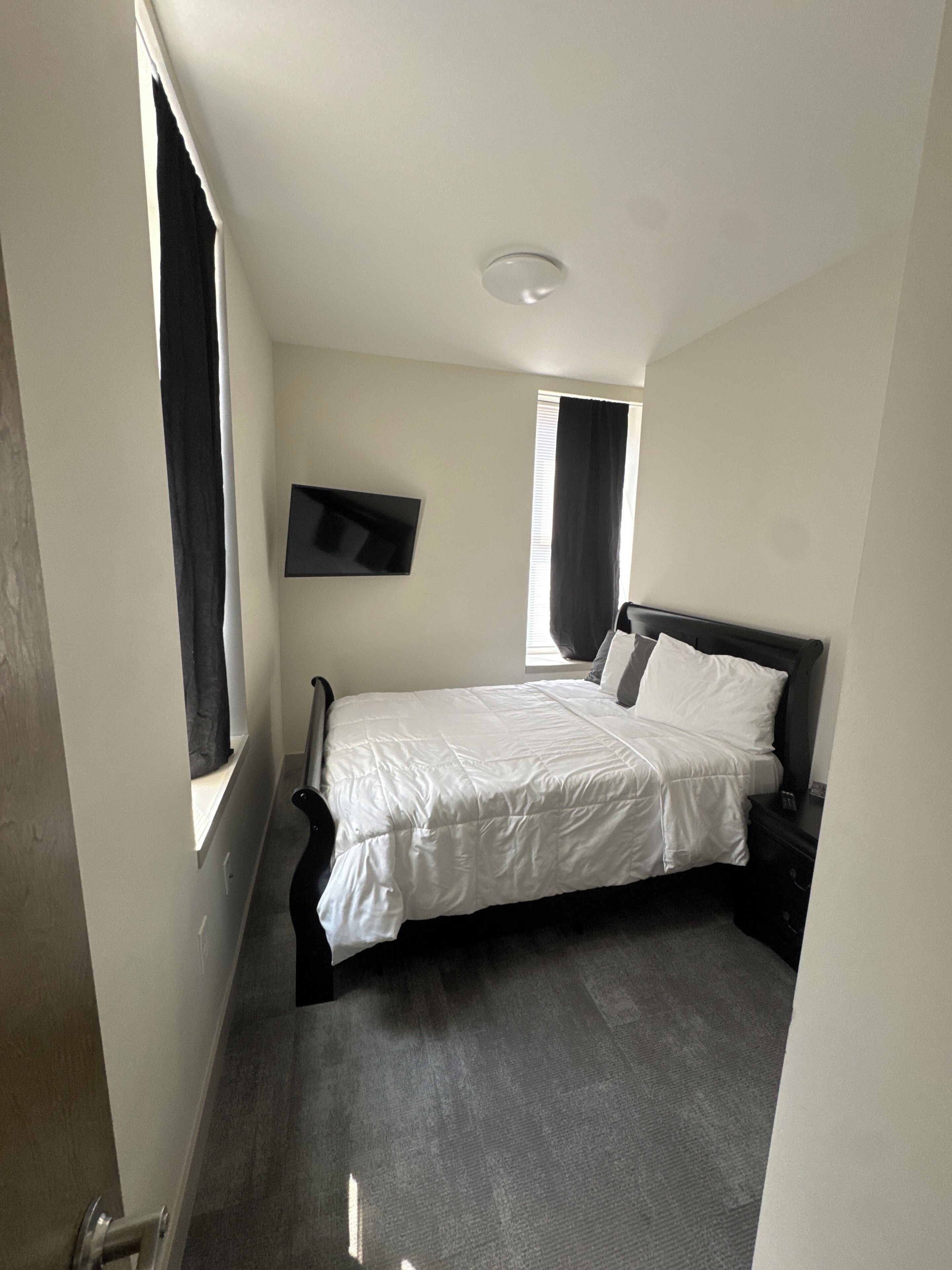 Room 205 | Tabla de planchar con plancha y wifi gratis 