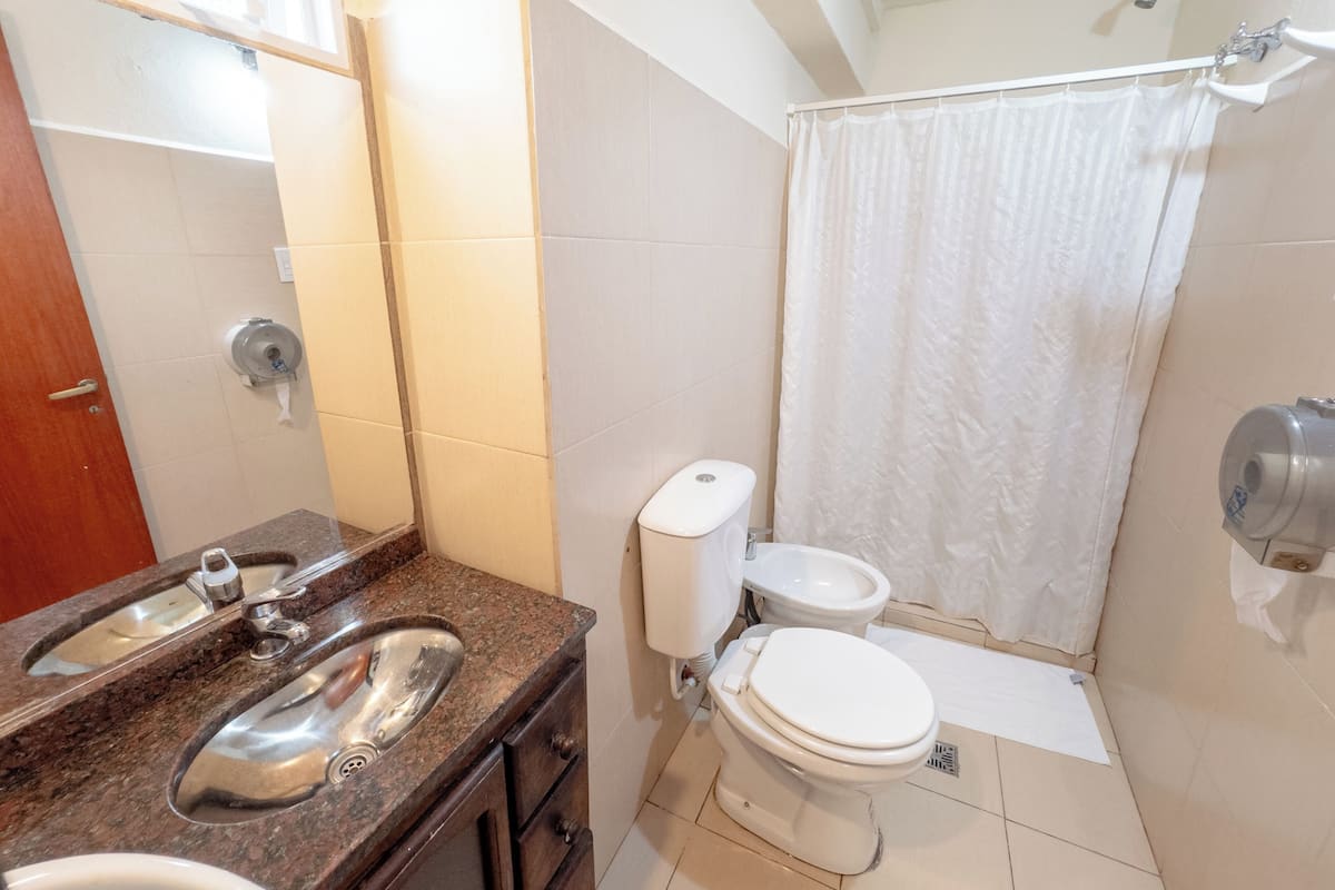 Chambre Triple Standard | Salle de bain