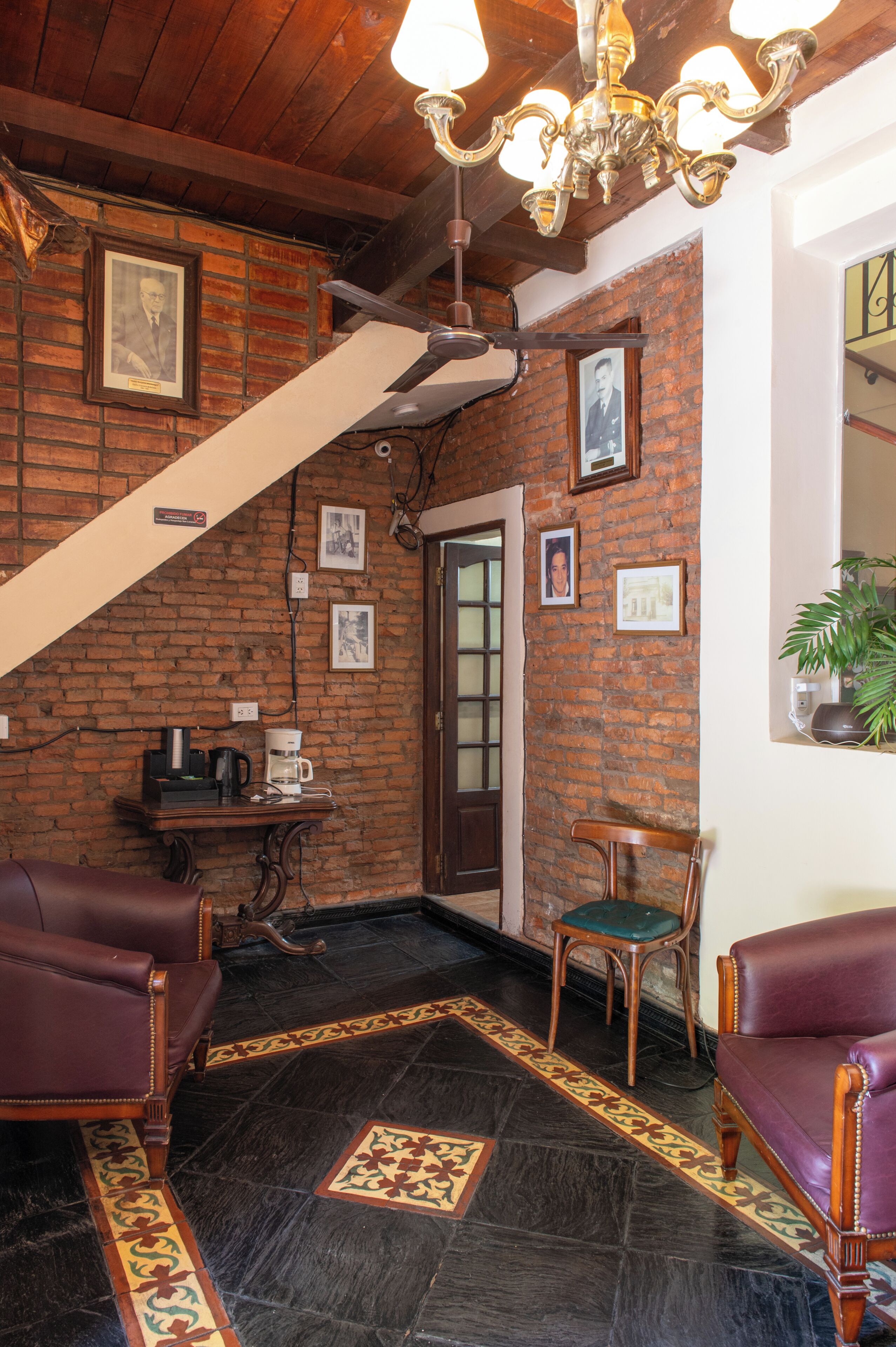 Quầy tiếp tân