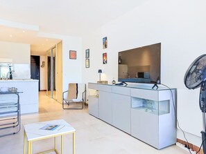Interior - Les Cascadelles by Interhome (Cogolin)