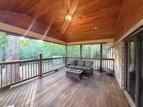 Peaceful country home minutes from Lake Mitchell