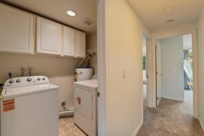 Interior - Cozy 2BR Condo @Auburn | Near Shopping & Highways (Auburn)